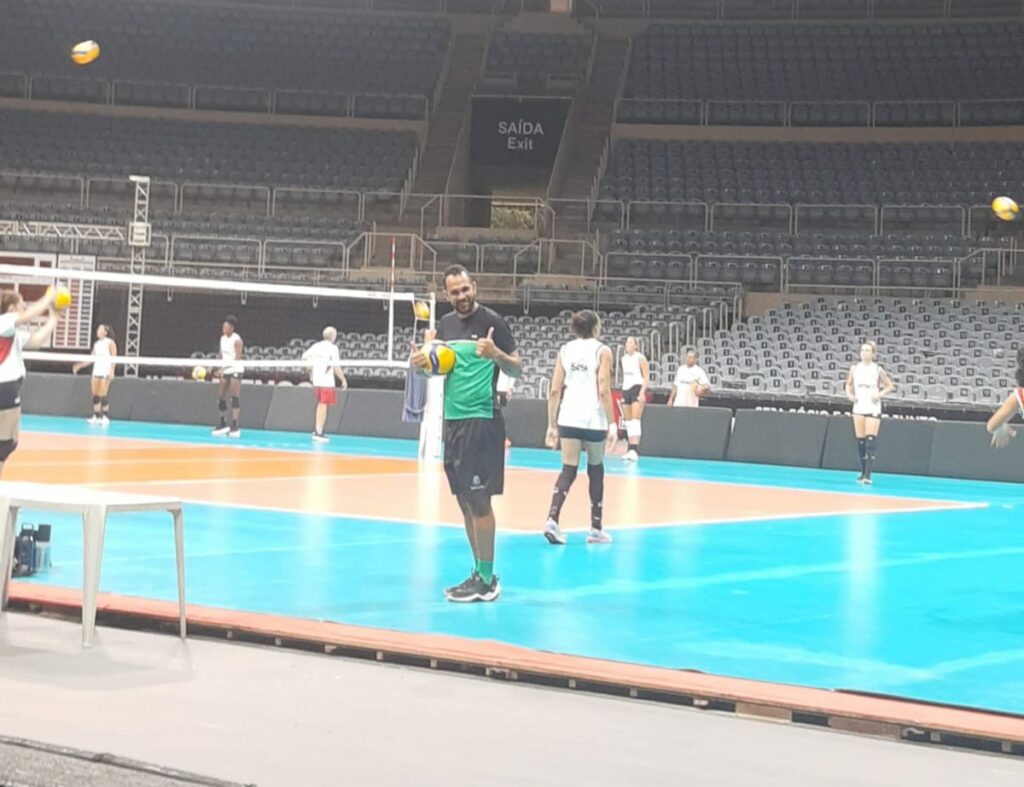 Vôlei: Técnico de Foz tem imersão com o time Sesc RJ Flamengo