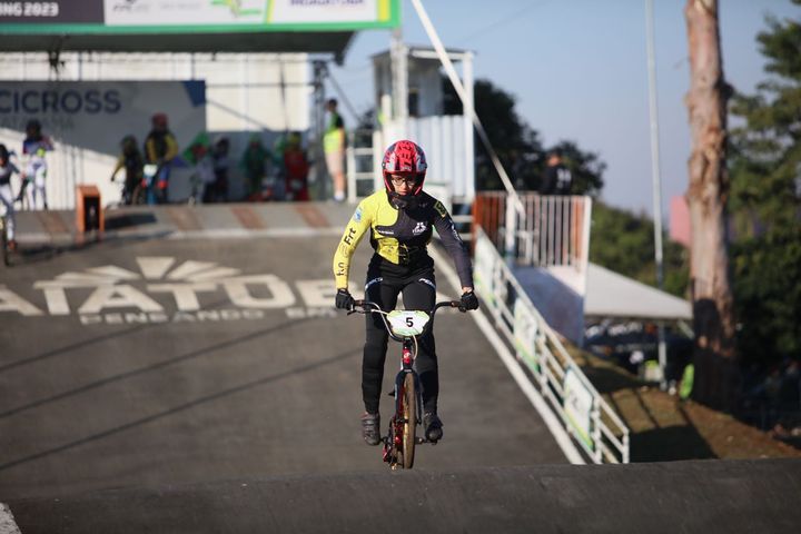 BMX: atletas de Foz do Iguaçu recebem treinamento avançado