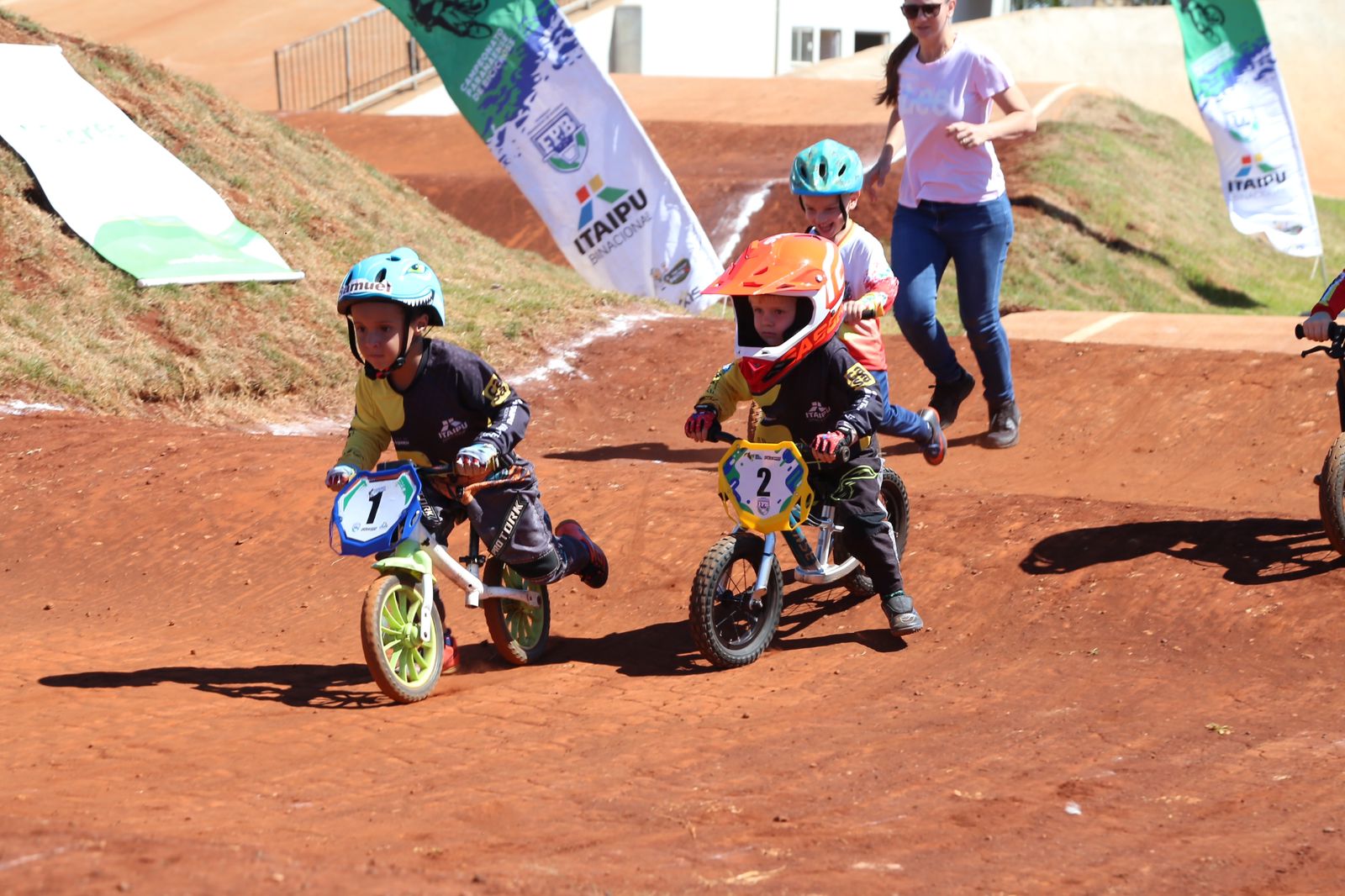 Atletas de Foz foram destaque no Campeonato Paranaense de Bicicross