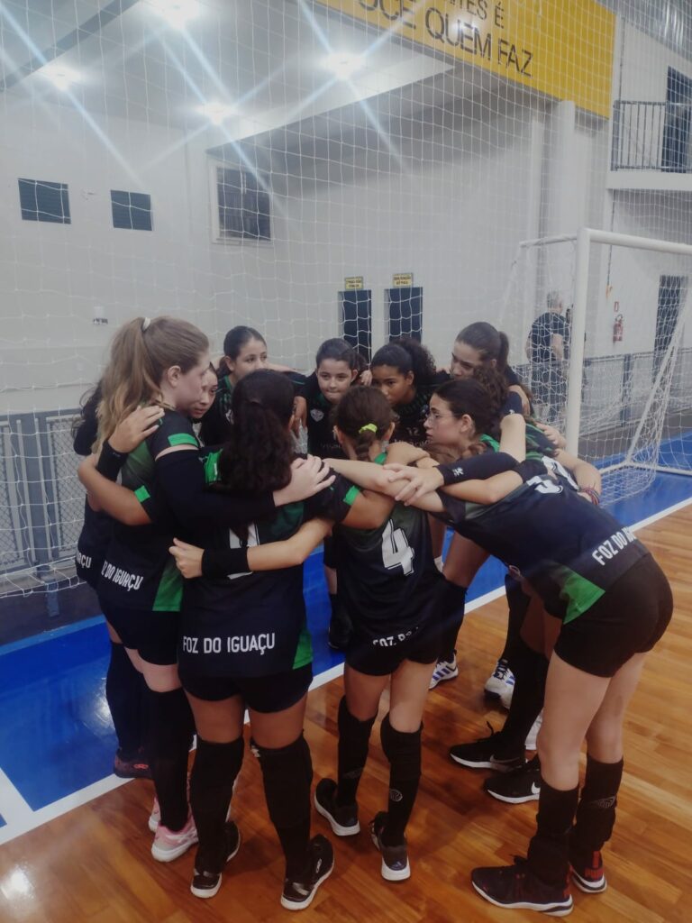 Equipe sub-13 de Foz do Iguaçu estreia em Campeonato Paranaense de Vôlei