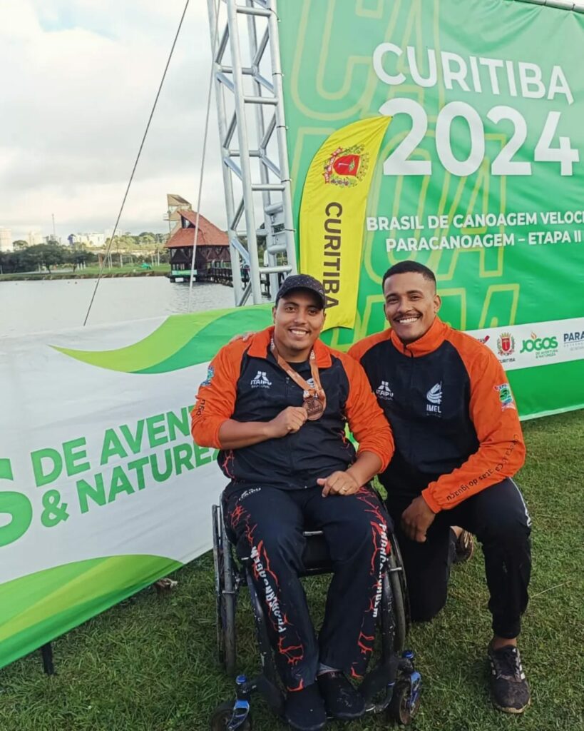 Atleta iguaçuense conquista duas medalhas na Paracanoagem