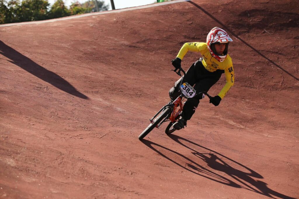 BMX: Atletas de Foz se destacam em competições em Curitiba