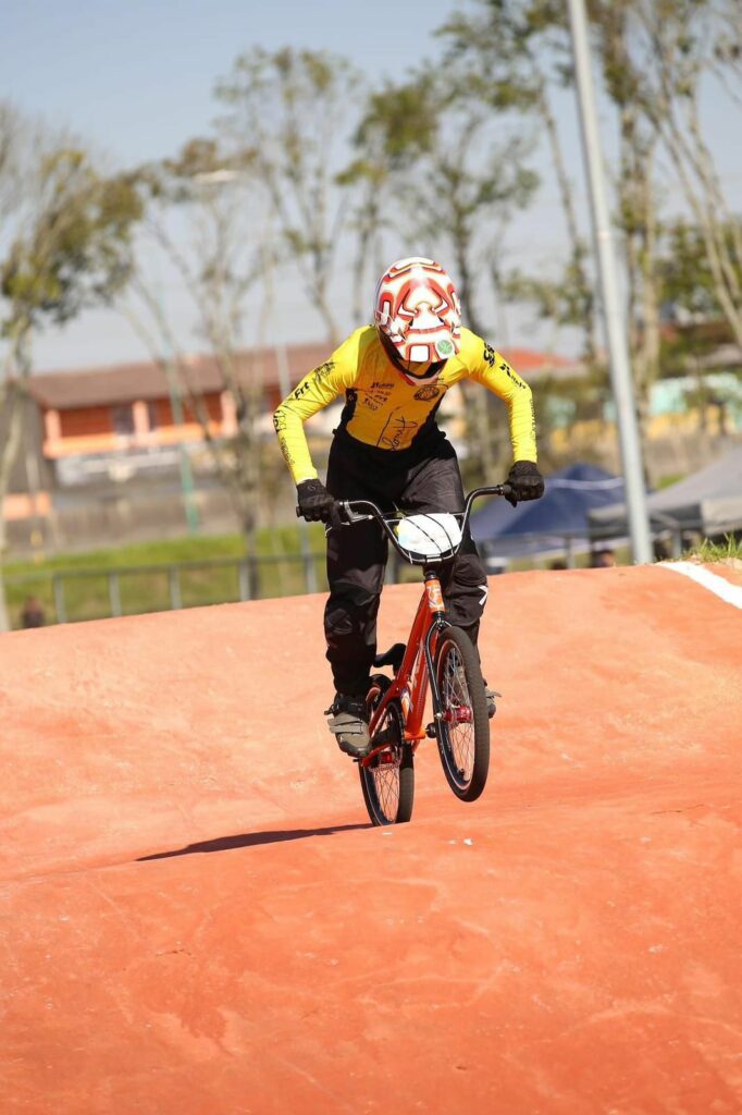 BMX: Atletas de Foz se destacam em competições em Curitiba