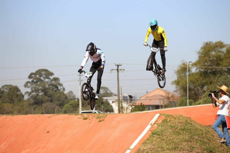 Iguaçuenses participam da 2ª etapa do Paranaense de Bicicross