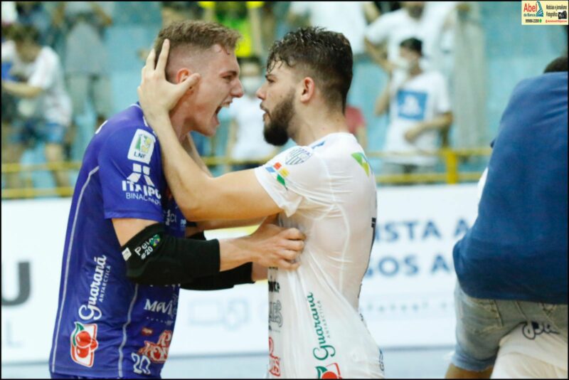 Menino que fez história no Foz Cataratas carimba passaporte para o futsal espanhol