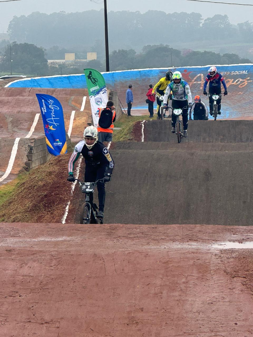 Veja como foi a 3ª etapa do Paranaense de Bicicross em Foz