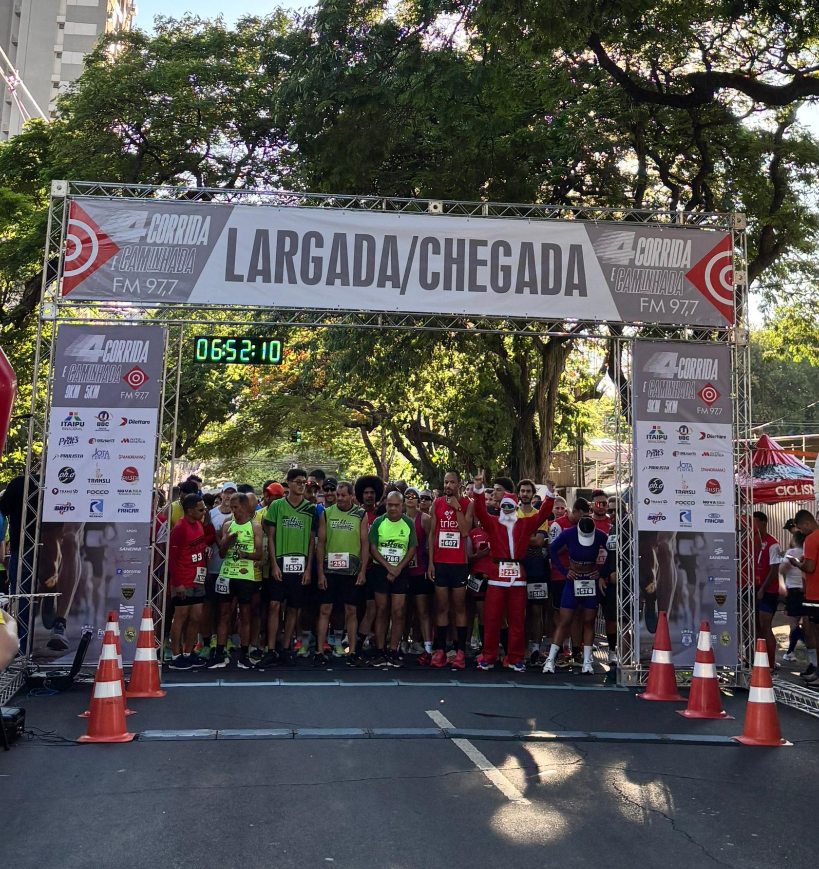 Corrida celebra os 45 anos da Rádio 97 FM com grande sucesso em Foz