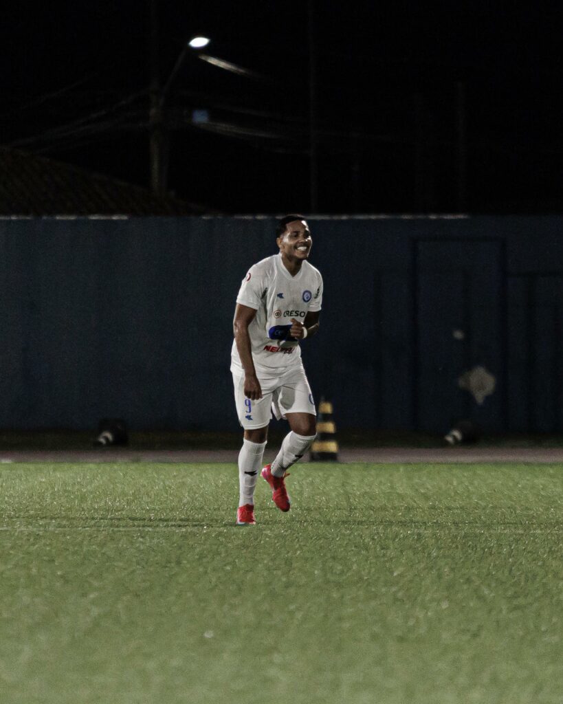 Foz goleia fora de casa